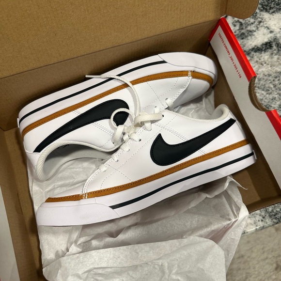 NEW Nike Court Legacy white Desert Ochre Kids size 5 women’s size 7 - Picture 1 of 1